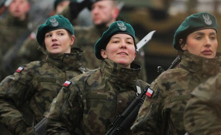 Żołnierki nie potrzebują staników. MON odpowiada RPO