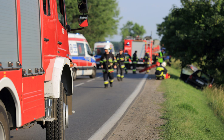 Uwaga na młodych na drodze! Badanie: są największym zagrożeniem