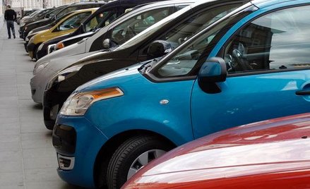 Lojalność klientów ubezpieczycieli jest niska