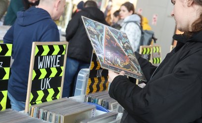 Giełda płytowa w Manufakturze w Łodzi