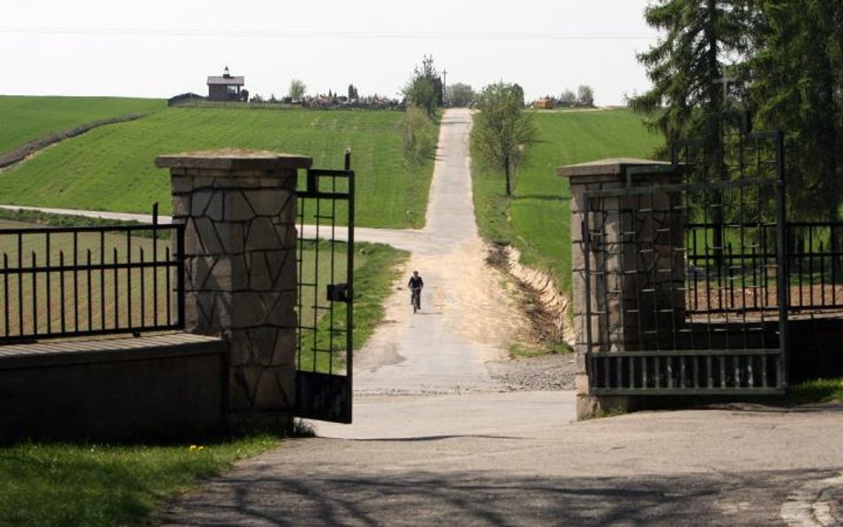 Rada, ustalając ceny usług komunalnych, nie wydaje prawa miejscowego