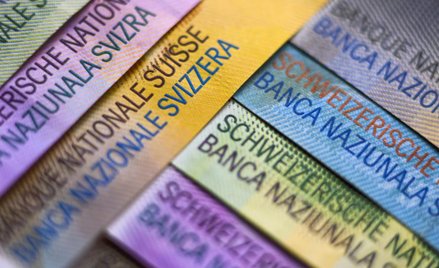 Niespodziewany i gwałtowny wzrost kursu franka wywindował raty ponad pół miliona kredytobiorców.