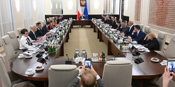 Już drugi rząd w Polsce przyjął Lex Huawei. Co będzie dalej?