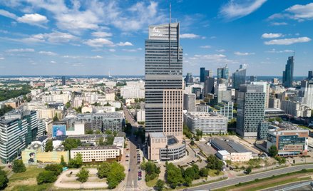 Wieża biurowa Warsaw Trade Tower ma 25 lat, ale dzięki modernizacji może konkurować o najemców z mło