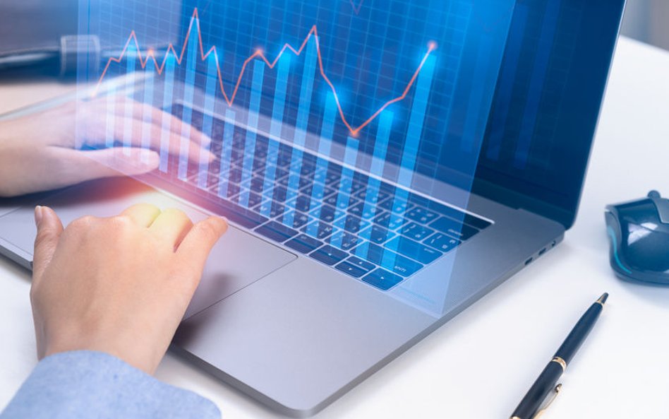 Odpowiedzialny jest przed prezesem za sprawy handlowe. Czuwa nad osiągnięciem celów sprzedażowych pr