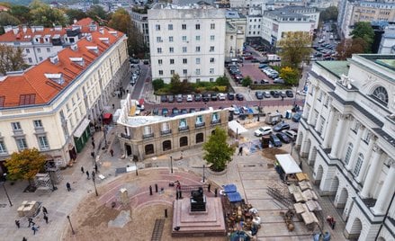 Filmowa makieta pozostanie przy Krakowskim Przedmieściu jeszcze na wiele miesięcy