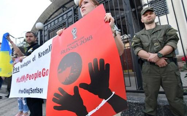 Protest pod ambasadą Rosji w Kijowie w obronie więźniów politycznych
