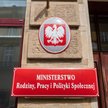 Ministerstwo Rodziny, Pracy i Polityki Społecznej wyjaśnia, co wolno na zwolnieniu lekarskim