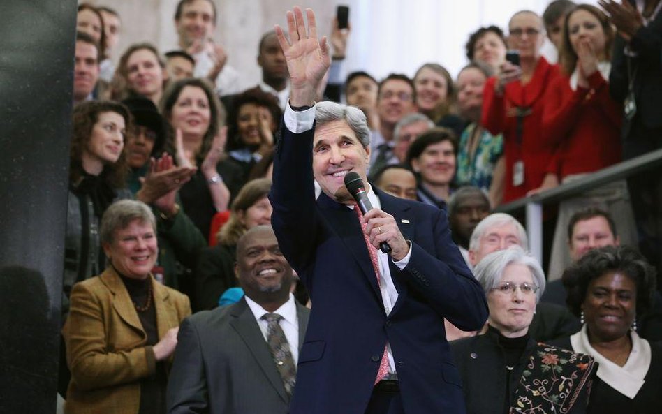 W poniedziałek John Kerry spotkał się ze swoim personelem