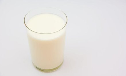 Picie większej ilości mleka nie zmniejsza ryzyka osteoporozy