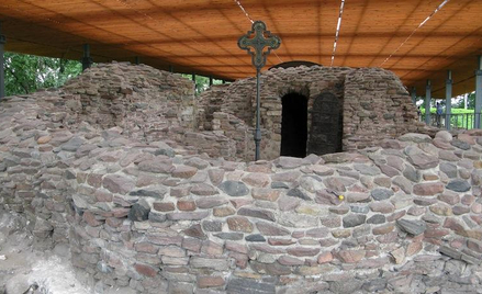 Wyspa Ostrów Lednicki to, według wielu historyków, miejsce chrztu Mieszka I