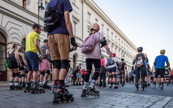 Organizatorzy zapraszają wszystkich miłośników jazdy na rolkach i wrotkach.