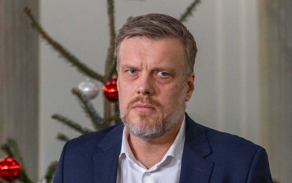 Adrian Zandberg: Czekam, aż posłowie PiS-u zaczną występować w koszulkach „OTUA”