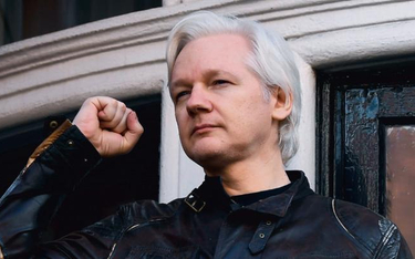 Julian Assange, założyciel WikiLeaks, zdjęcie z 2017 r. Joe Biden nazwał go przed laty „terrorystą w