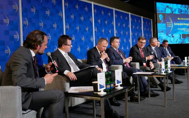 W debacie uczestniczyli przedstawiciele resortu infrastruktury, CUPT, spółek kolejowych i Sejmu