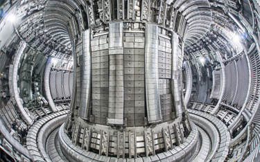 Naukowcy od kilku dekad próbują rozwiązać trudności związane z procesem fuzji w reaktorach termojądr