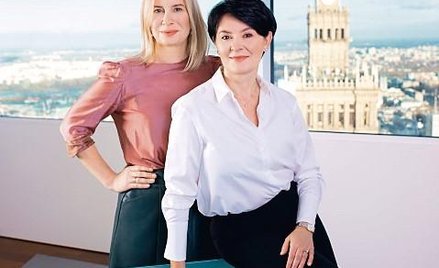 Założycielki startupu Future Collars (od lewej: Beata Jarosz oraz Joanna Pruszyńska-Witkowska) pozys