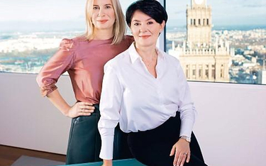 Założycielki startupu Future Collars (od lewej: Beata Jarosz oraz Joanna Pruszyńska-Witkowska) pozys