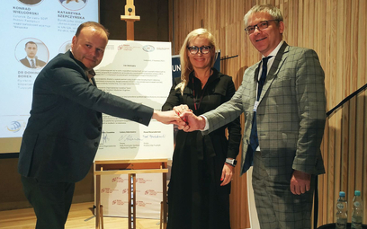Dokument uroczyście podpisali (od lewej): Łukasz Adamowicz, prezes Rady Przemysłu Spotkań i Wydarzeń