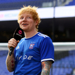 Piosenkarz i mniejszościowy udziałowiec Ipswich Town Ed Sheeran  przed meczem Ipswich Town kontra Li