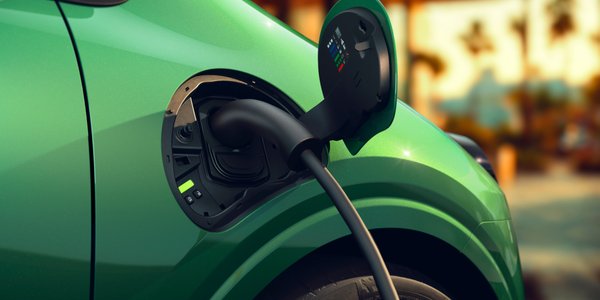 Drogie paliwa napędzają rynek elektryków. Polacy coraz częściej wybierają EV