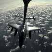 Myśliwiec F-16 tankowany w powietrzu