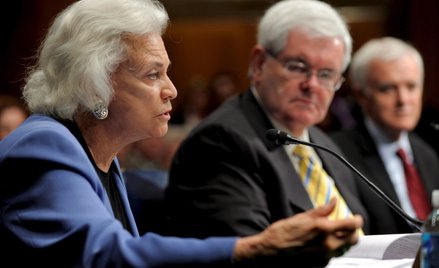 Sędzia Sądu Najwyższego USA Sandra Day O'Connor w czasie wystąpienia przez senacką komisją ws. zwięk