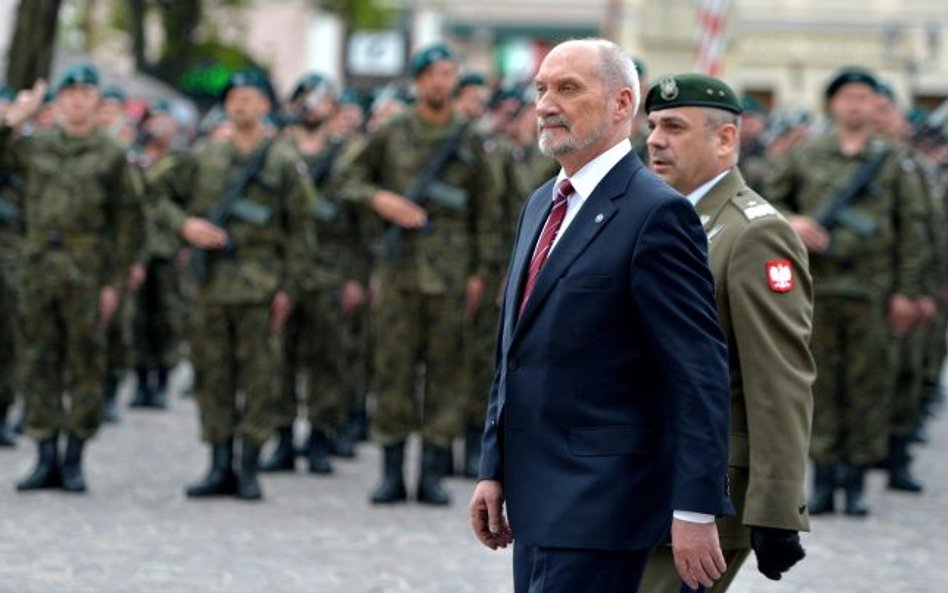 Antoni Macierewicz: Obrona terytorialna jest potrzebna