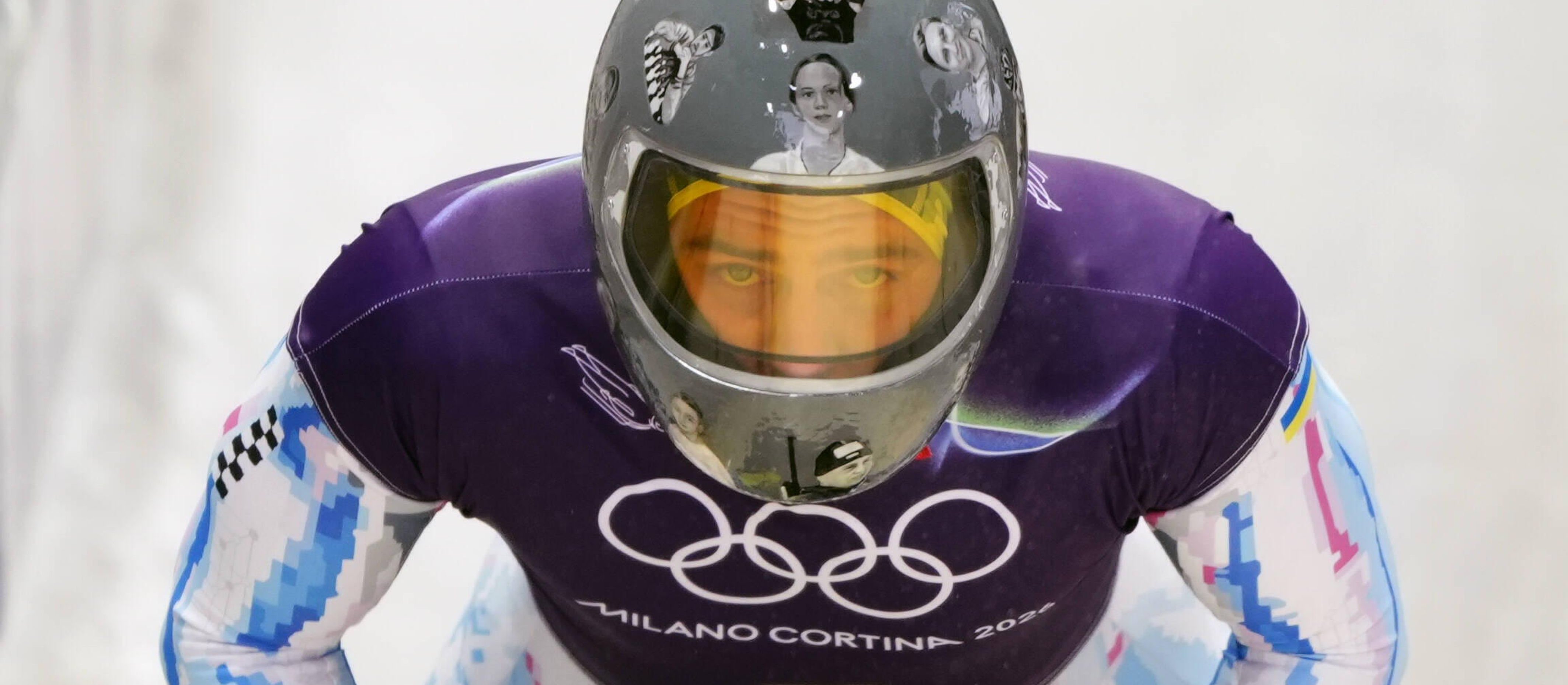 „Kask pamięci” przyczyną wyrzucenia Ukraińca z IO. Co na to prawo? I czy zawodnik wróci na tor?