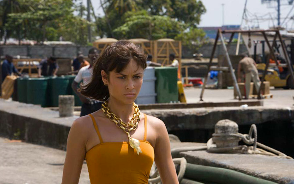 Olga Kurylenko jako Camille Podając się za niejakiego Mr. Slate'a, Bond poznaje piękną Camille, któr