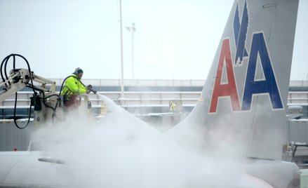 Lotniczy paraliż w USA. LOT wśród linii dotkniętych burzą Fern