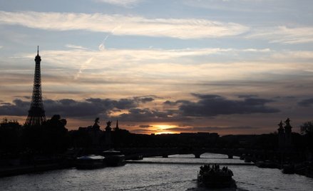 Paryż: Eksplozja przed ataszatem Jordanii