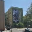 Ten baner budzi kontrowersje w Opolu, gdzie dziś ma się odbyć I Marsz Równości.