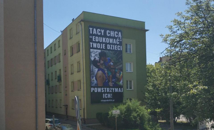 Ten baner budzi kontrowersje w Opolu, gdzie dziś ma się odbyć I Marsz Równości.