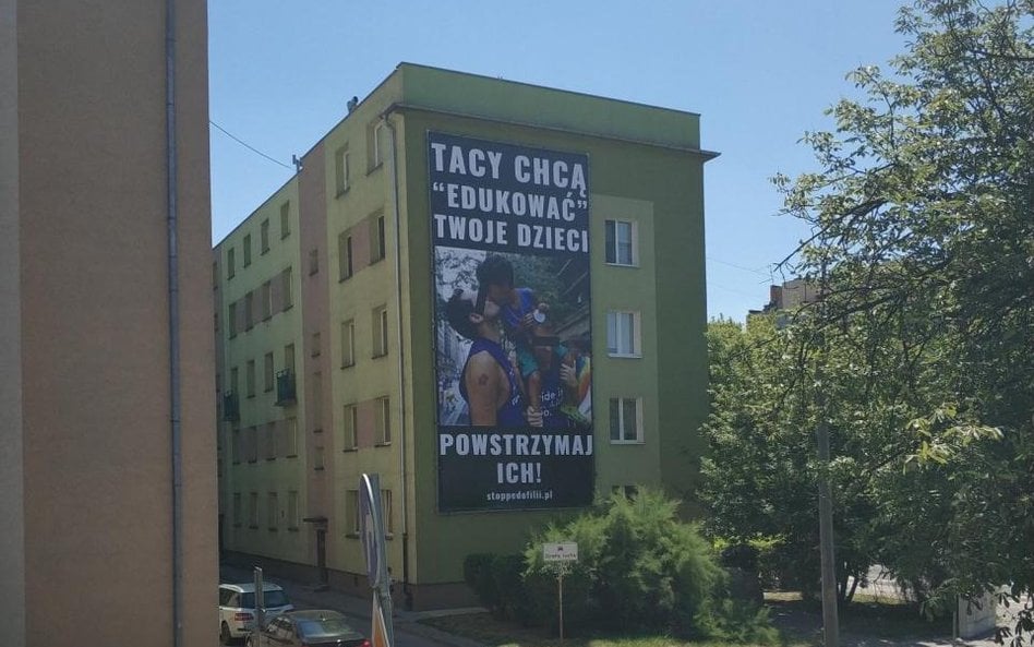 Ten baner budzi kontrowersje w Opolu, gdzie dziś ma się odbyć I Marsz Równości.