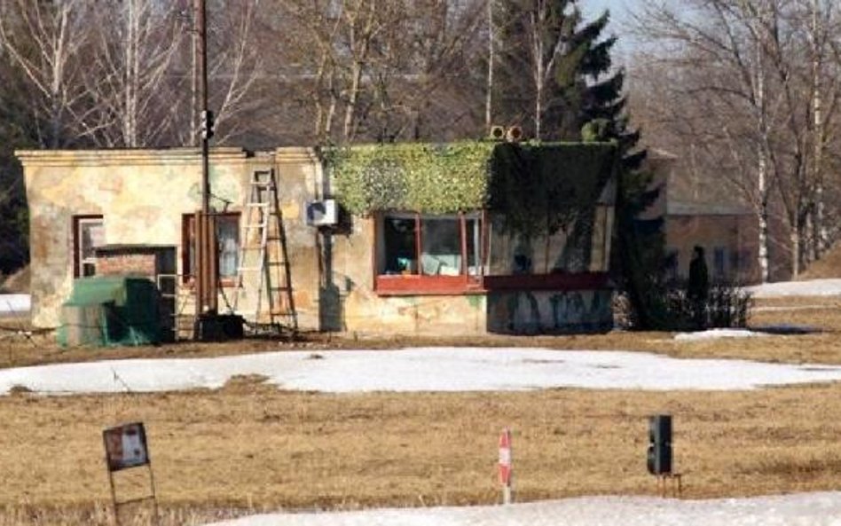 Polski pułk 31 marca 2010 r. napisał, że anuluje prośbę o liderów, którzy mieli ułatwić lądowanie na