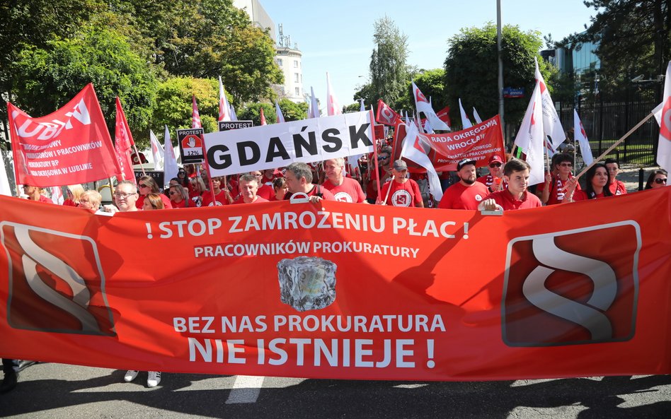 Protest pracowników sądów i prokuratury