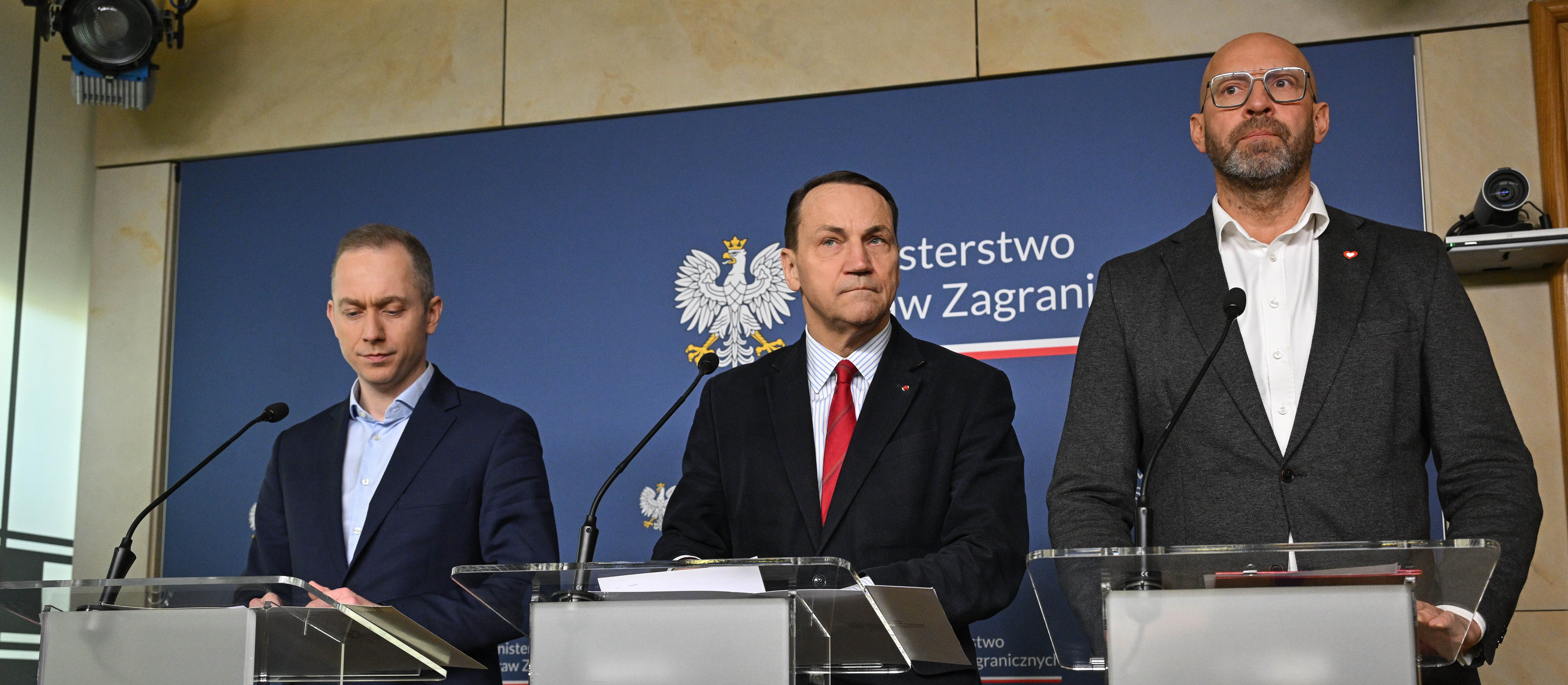 Sikorski: Z samych Emiratów Arabskich wywozimy codziennie tysiąc Polaków