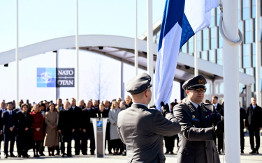 4 kwietnia 2023 r. przed siedzibą NATO zawisła flaga Finlandii, nowego państwa członkowskiego