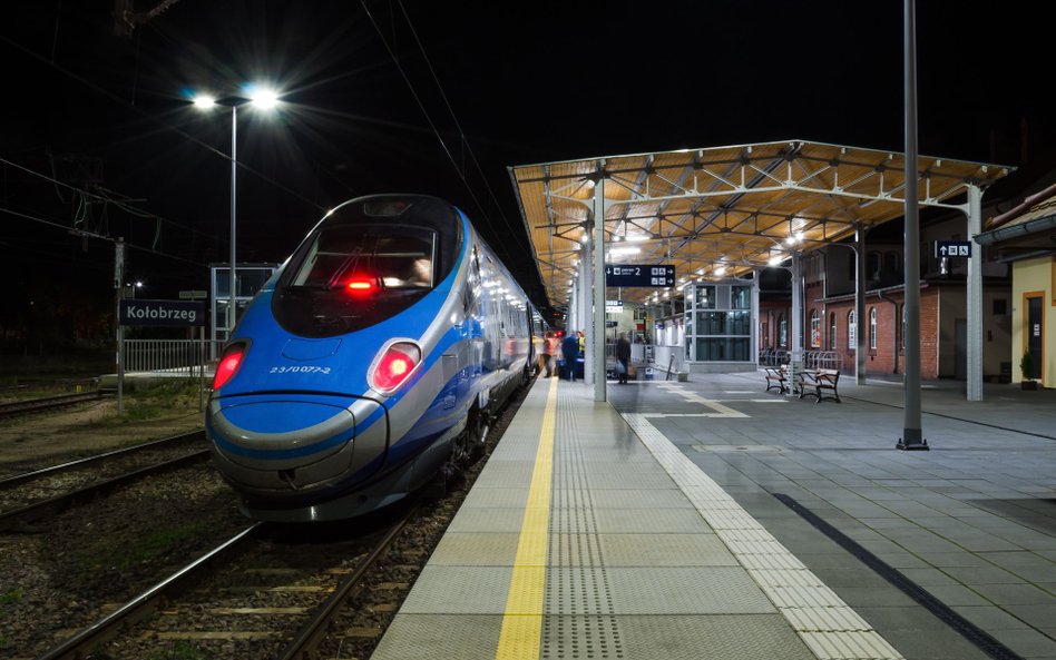 Kolej znów zagrożona utratą pasażerów. Już we wrześniu było źle