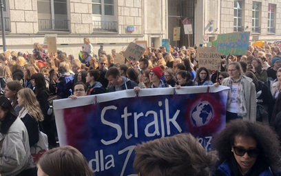 Młodzieżowy Strajk Klimatyczny na ulicach Warszawy