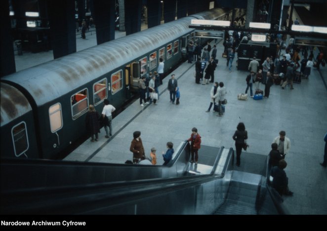 Cztery dwukrawędziowe perony o imponującej długości 400 metrów do dziś świetnie spełniają swoją rolę