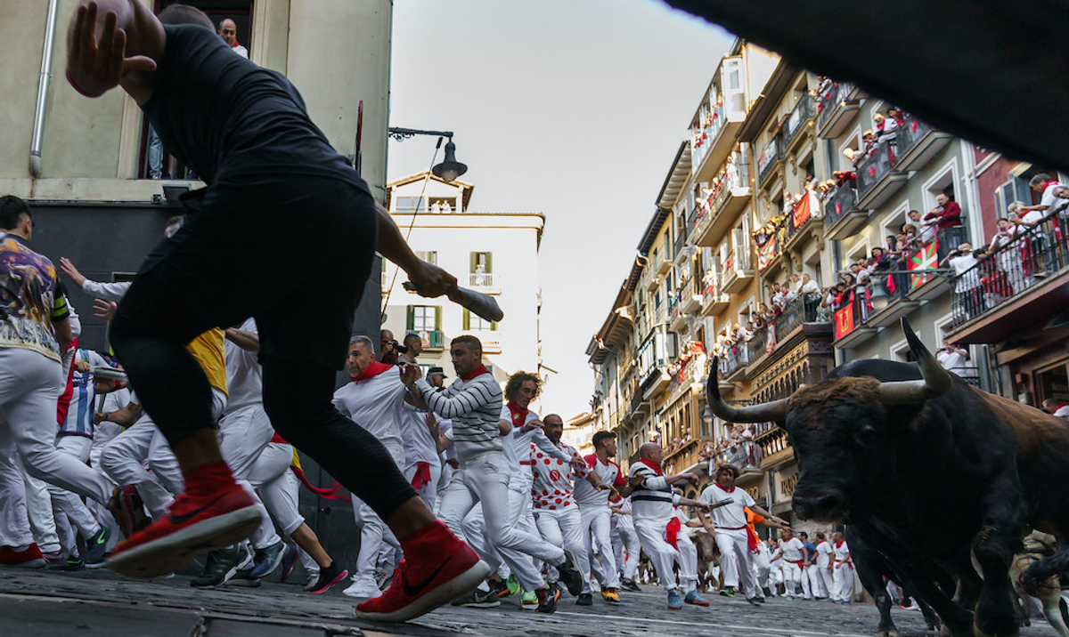 Vuelve el encierro en Pamplona.  La tradición triunfa sobre la lucha por los derechos de los animales