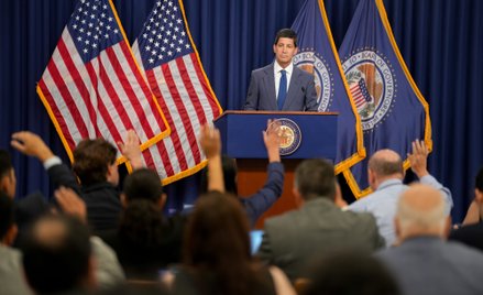 Kevin Warsh, prezes Fedu, oszczędnie komunikuje się z rynkami. Fot. Al Drago/Bloomberg