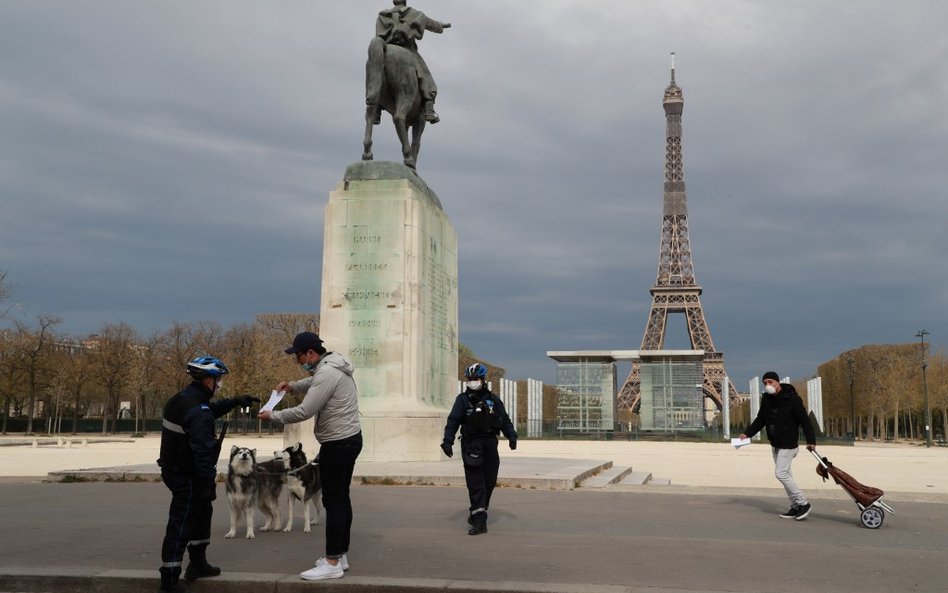 Francja: W dobę zmarło 636 osób zarażonych koronawirusem