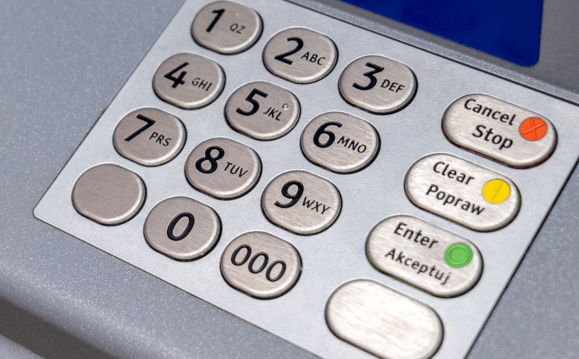 Nieuprawnione transakcje w całej Polsce. Santander uspokaja klientów i zwraca pieniądze