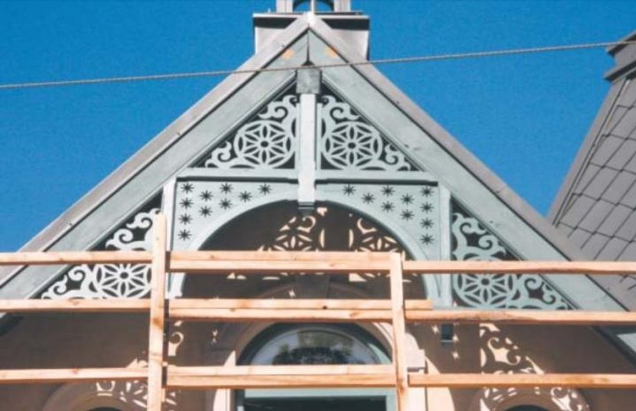 Zachwyt budzą nowe kunsztowne dekoracje z drewna.