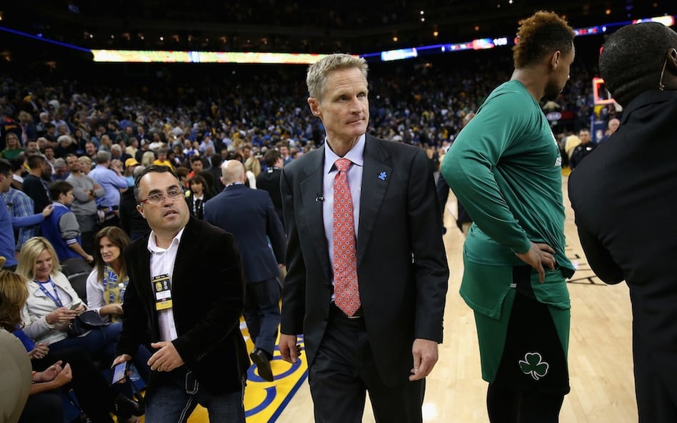 NBA: Steve Kerr walczy z własną legendą
