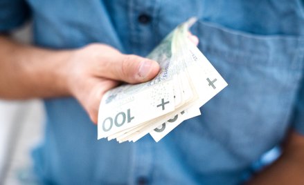 Polacy oszczędzają. A jeśli inwestują, to albo bezpiecznie, albo ryzykownie