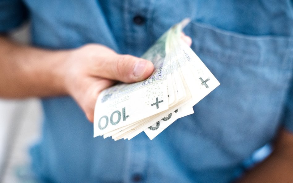 Polacy oszczędzają. A jeśli inwestują, to albo bezpiecznie, albo ryzykownie